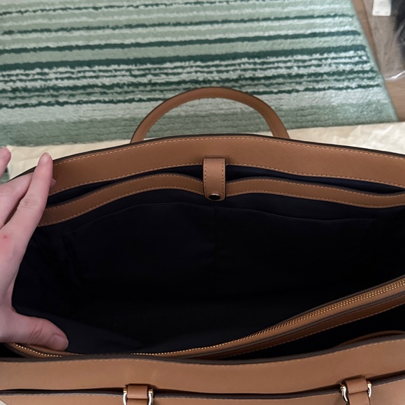 🆕 Tory Burch Robinson tote - Picture 10 of 16